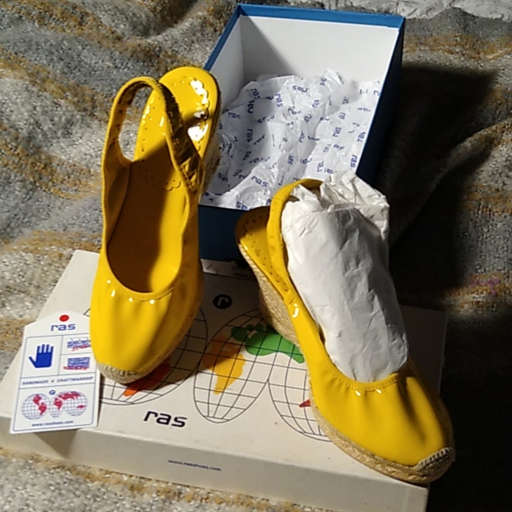 Ras yellow patent leather wedge espidrilles